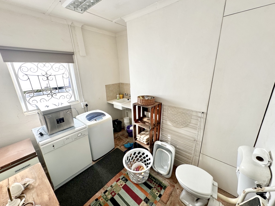 4 Bedroom Property for Sale in Bergzicht Western Cape